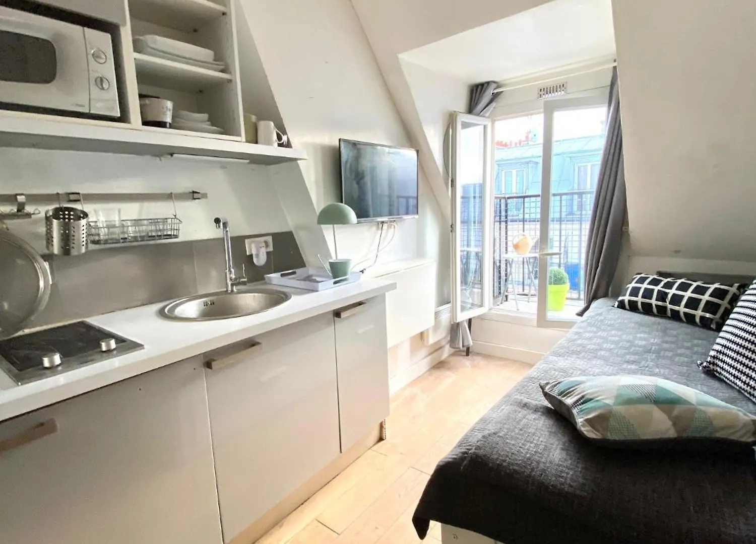 Belleville Nest * Paris