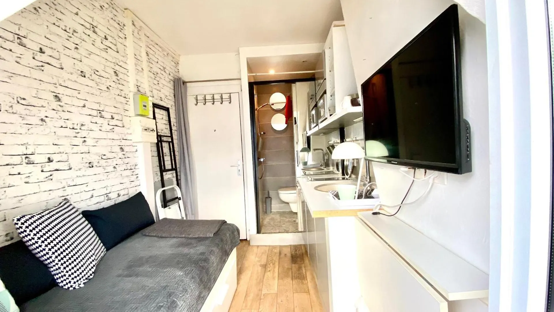 Belleville Nest Apartment *
