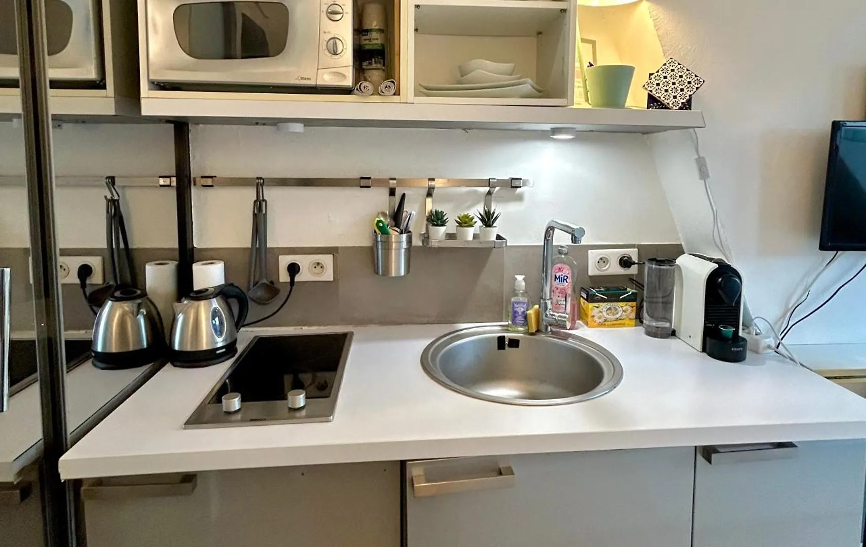 Belleville Nest Apartment Paris